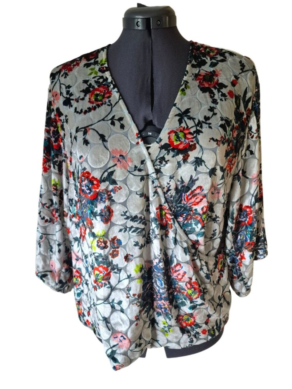 Maeve by Anthropologie Uni Velvet Silk Floral Wrap Top size Small